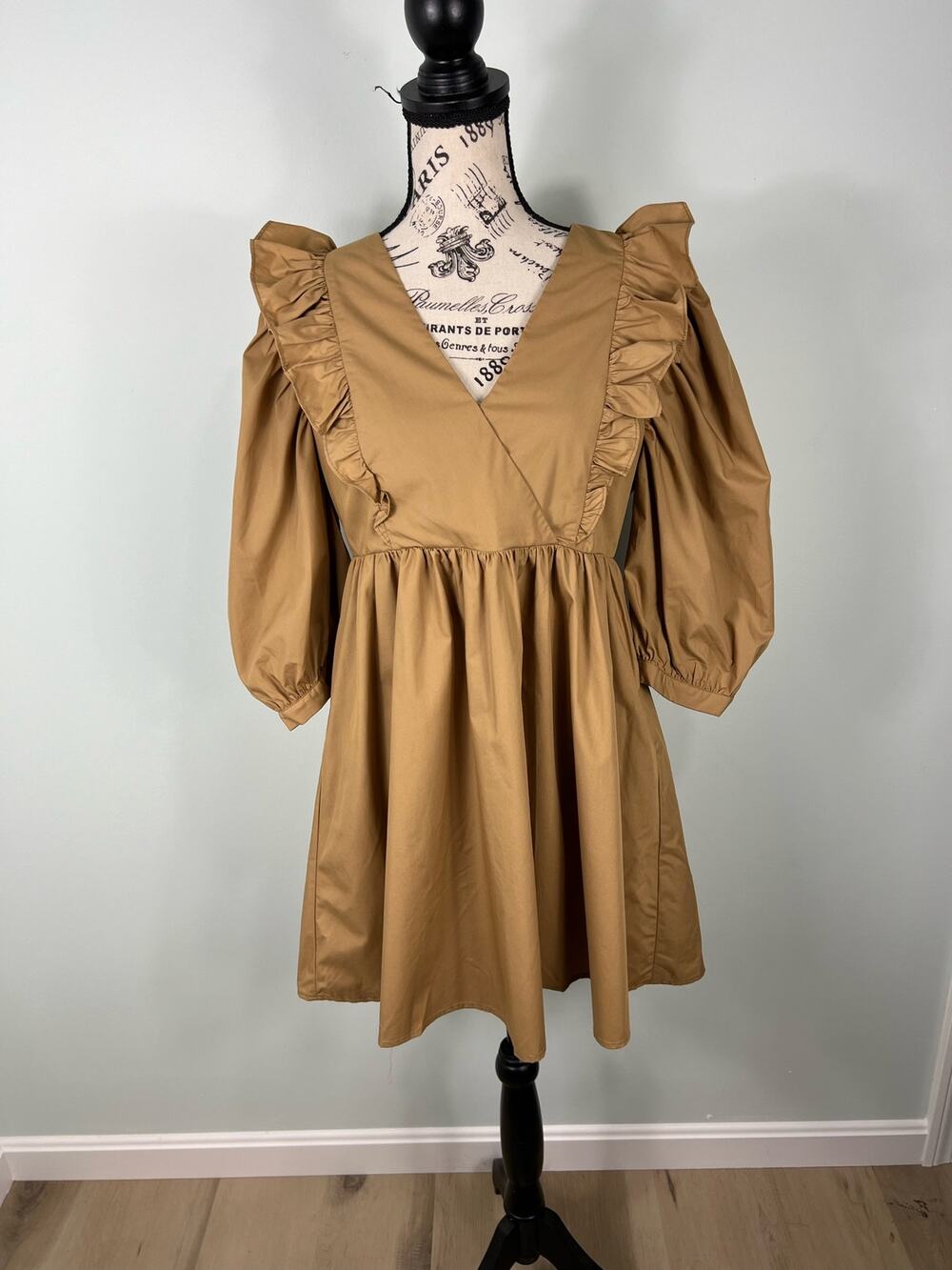 NWT En Saison mocha brown Puff Sleeve V-neck ruffle Mini Dress with Pockets